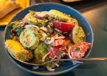 Як зробити вдома знаменитий грузинський салат із горіхами: шикарний рецепт