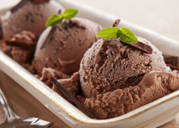 Не покупайте в магазине: как приготовить шикарное домашнее мороженое всего из трех ингредиентов