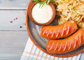 Несколько надрезов – и сосиски станут ресторанным блюдом: как за секунды улучшить их вкус