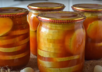 Пикантные кабачки на зиму: один ингредиент делает их нереально вкусными (ВИДЕО)