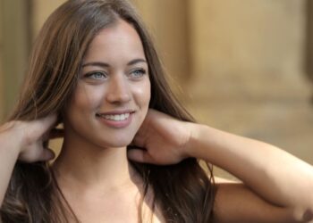 ​Проста домашня маска для блиску та об’єму волосся