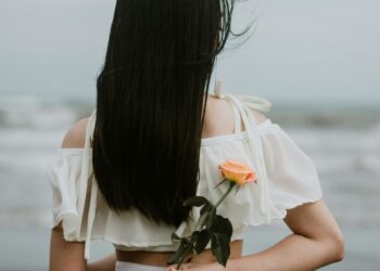 Секрети незмивного кондиціонера для ідеального зволоження, розчісування та термозахисту