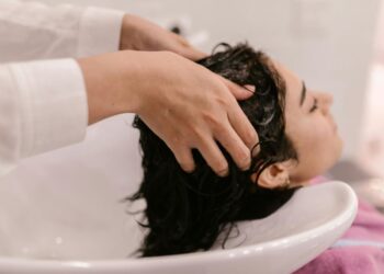 Шампунь, маска… чи потрібен ще й кондиціонер? Помилка, яку роблять навіть ті, хто «доглядає» за волоссям