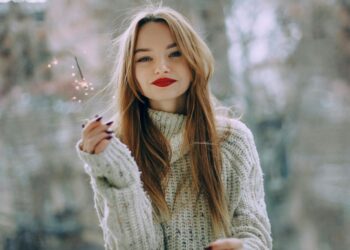 Усього 3 краплі у шампунь, і волосся буде чистим до 7 днів: хитрість на грудень