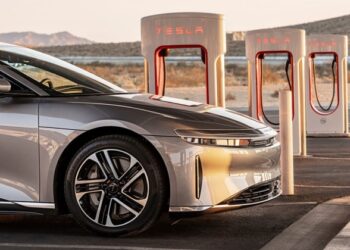 Електромобілі Lucid отримають доступ до мережі Tesla Supercharger з 31 липня