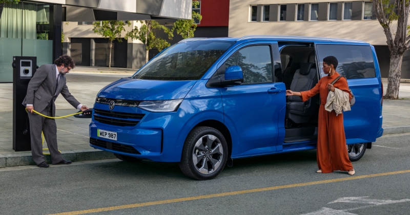 Volkswagen додав новому Transporter батарейні версії Shuttle і Kombi