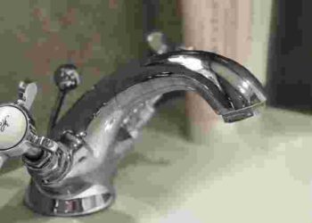 Несподіване рішення: як очистити хромовані поверхні на кухні і у ванній без хімії