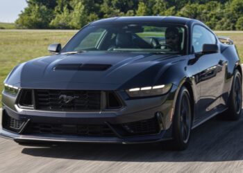 Бензиновий Ford Mustang знову випередив електричний Mach-E за продажами в США