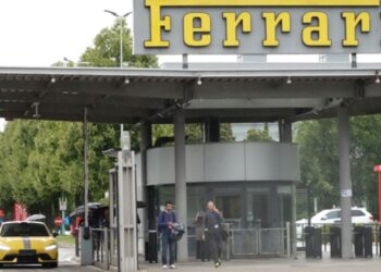 Xiaomi SU7 Ultra помічений на заводі Ferrari в Італії