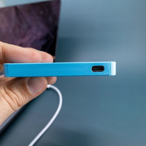 Представлено USB-флешку FolderDrive у вигляді папки з macOS