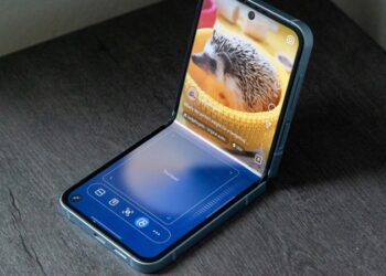 Виглядає непогано: опубліковано перше відео з розпакуванням флагманського смартфона Samsung Galaxy Z Flip 7