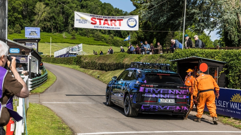 Porsche Cayenne Electric встановлює рекорди не чекаючи початку продажів