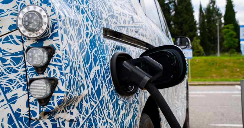 Mercedes підготував заміну EQV: електричний мінівен-універсал VLE показали офіційно