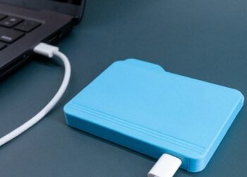 Представлено USB-флешку FolderDrive у вигляді папки з macOS