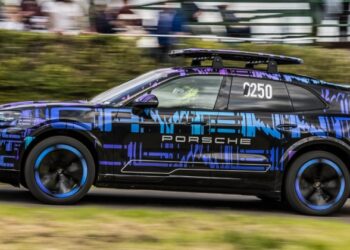 Porsche Cayenne Electric встановлює рекорди не чекаючи початку продажів