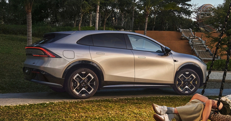 Xpeng представила свого "вбивцю Tesla Model" вартістю від 27 000 доларів — кросовер G7