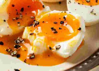 Ідеальний рідкий жовток: скільки хвилин треба варити яйце