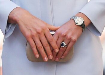 “Багатий манікюр”: ідеї нейл-дизайну, які вибирають успішні жінки