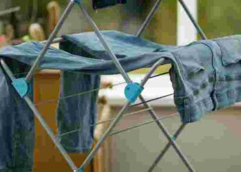 Продовжите їм життя в рази: як правильно прати джинси