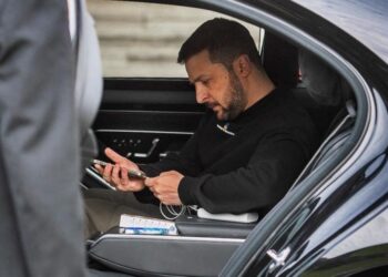 Чому Зеленський оновив гардероб – одкровення його дизайнера