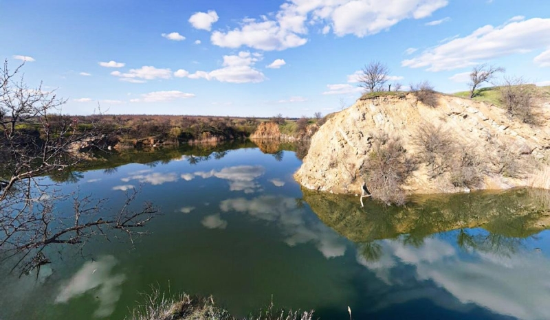 Цілющу воду звідси німці вивозили ешелонами: де в Україні розташоване Срібне озеро