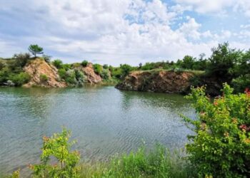 Цілющу воду звідси німці вивозили ешелонами: де в Україні розташоване Срібне озеро