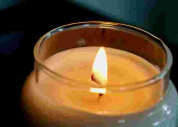 Не треба викидати: що робити, якщо віск потрапив на одяг