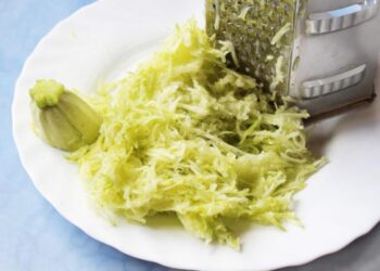 Дієві маски з кабачків — розгладжують, відбілюють та відновлюють