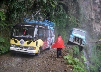 Експерти назвали три найстрашніші дороги світу: подолати їх наважиться не кожен (фото)