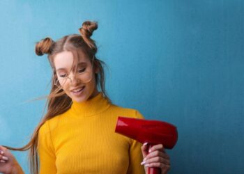 Фен: шкідливий він для волосся чи корисний насправді