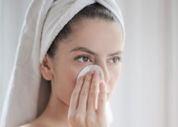 Як самостійно зробити кислотний пілінг і не спалити обличчя