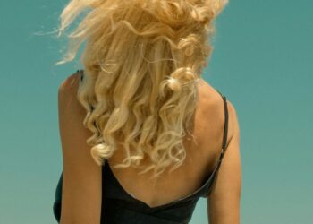 Як захистити ваше волосся від літнього стресу та зберегти їхню життєву силу