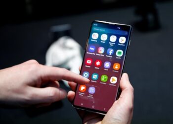 Як зробити, щоб батарея на телефоні довше тримала: 5 простих лайфхаків від експерта