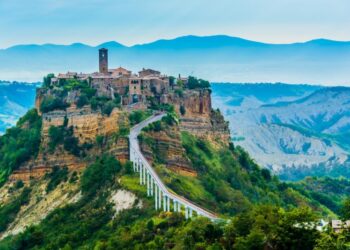 Названо містечко біля Риму, до якого можна потрапити тільки пішки