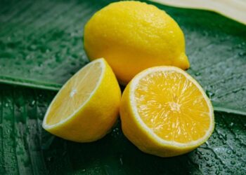 Неожиданный лайфхак от барменов: как выжать из лимона весь сок до последней капли