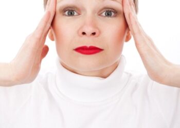 Парфуми: чому від них болить голова?