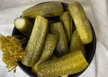 Попробуйте такие огурчики – других уже не захотите: хрустящие, пикантные и нереально аппетитные (РЕЦЕПТ)