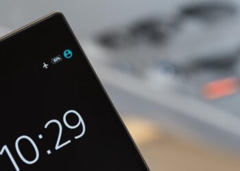 Що станеться, якщо не вмикати режим польоту в літаку: пояснення пілота