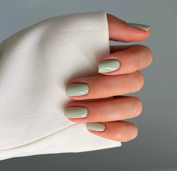 Шоколад, пломбір, іриски: 6 ідей манікюру в найсолодших відтінках осені 2024