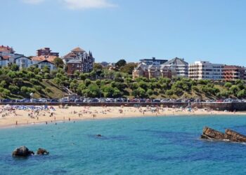 Тихі райони без туристів: названо недооцінене місце відпочинку в Іспанії з приголомшливими пляжами