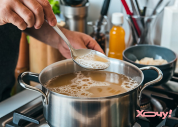 Умные кулинары бросают в кастрюлю с бульоном: хитрый трюк