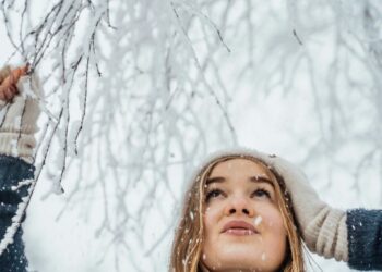 Ваша шкіра схильна до обвітрювання взимку? Поради, які допоможуть її врятувати