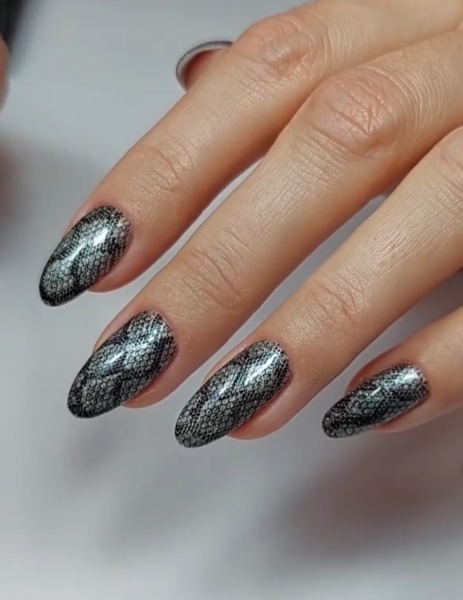 Зміїний манікюр, як у Кайлі Дженнер &mdash; літня заміна нюду