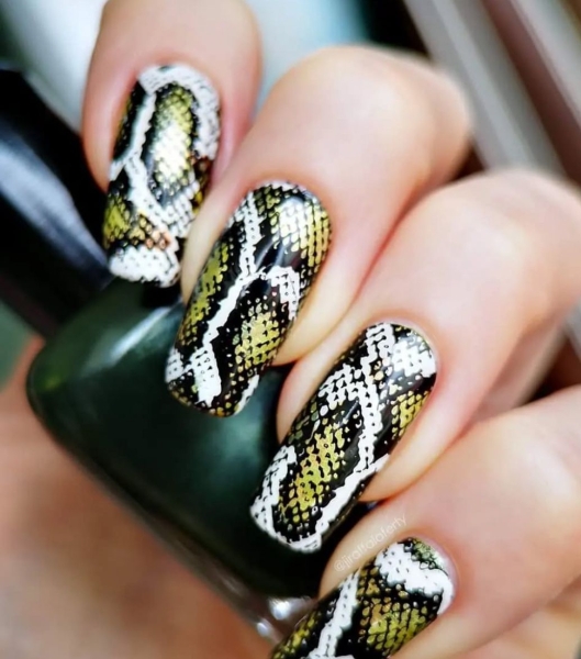 Зміїний манікюр, як у Кайлі Дженнер &mdash; літня заміна нюду