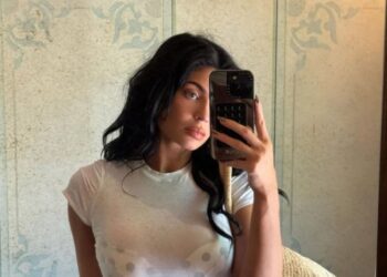 Зміїний манікюр, як у Кайлі Дженнер — літня заміна нюду