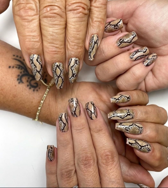 Зміїний манікюр, як у Кайлі Дженнер &mdash; літня заміна нюду