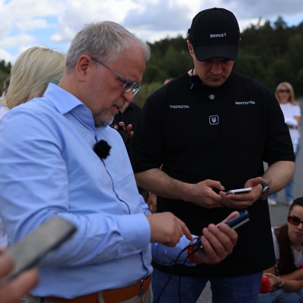 Київстар протестував Starlink Direct to Cell: перше SMS супутником — «Слава Україні!»