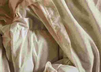 Особлива делікатність та обережність: як не зіпсувати під час прання шовкові речі