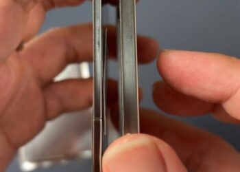 Нове фото демонструє наскільки тонка батарея буде в iPhone 17 Air