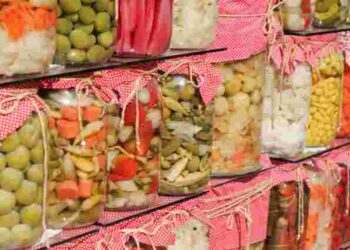 Не всі банки з консервацією можна перевертати: запамʼятайте, які саме